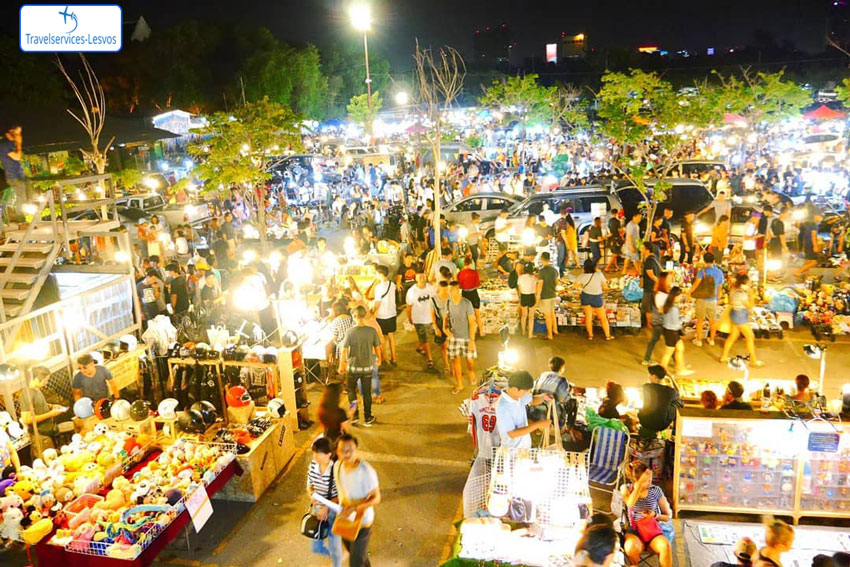 Chợ đêm Sơn Trà sôi động với nhiều hàng quán và đồ ăn vặt hấp dẫn