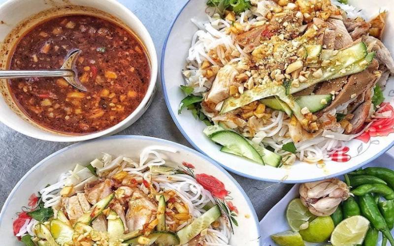 Bún mắm nêm là món ăn quen thuộc gần gũi với người dân Đà Nẵng